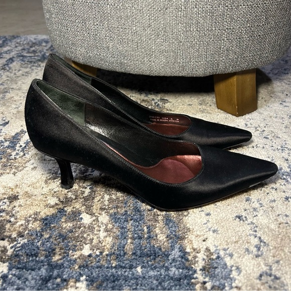 Cole Haan Vintage Black Satin Pumps Size 6 - Picture 1 of 12